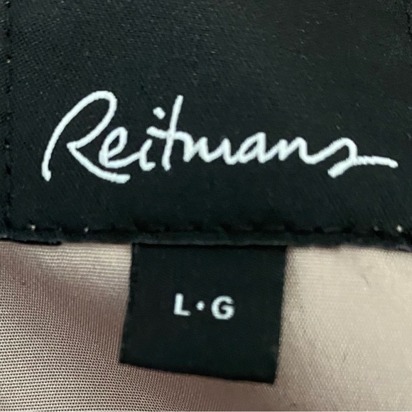 Woman’s rain coat. - Picture 2 of 9